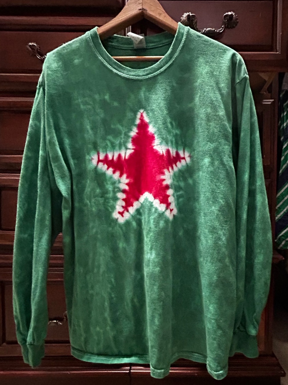 Gilden Long Tie Dye Sleeve 100% Cotton Tee. Large. EUC.